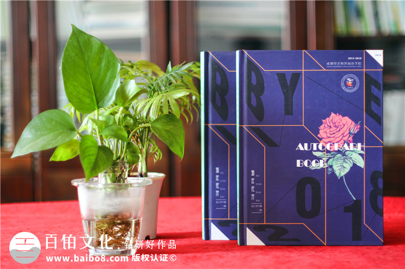 一套畢業(yè)紀(jì)念冊設(shè)計方案教你畢業(yè)紀(jì)念冊怎么做