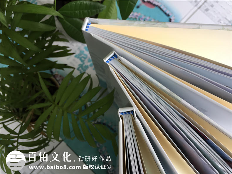 制作小學(xué)畢業(yè)紀念冊 一本小學(xué)畢業(yè)紀念冊記錄童年的歡聲笑語！