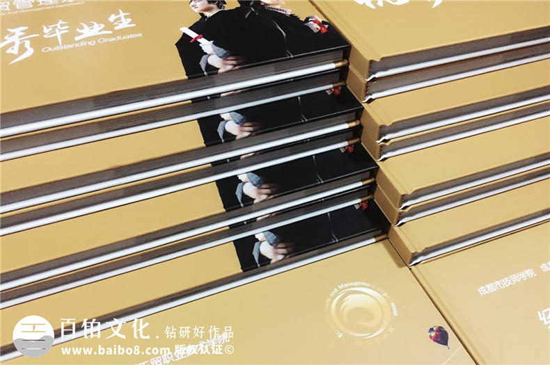 大學畢業(yè)相冊制作在多年后的回憶載體 大學畢業(yè)紀念冊的青春回憶！第5張-宣傳畫冊,紀念冊設計制作-價格費用,文案模板,印刷裝訂,尺寸大小