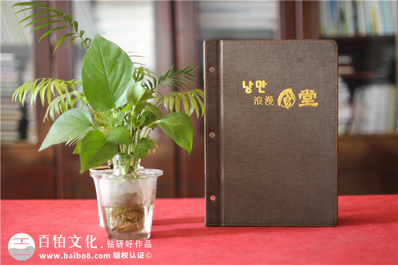 尋找到一家設(shè)計(jì)公司后 怎么完成菜單菜譜制作工作？第1張-宣傳畫冊,紀(jì)念冊設(shè)計(jì)制作-價(jià)格費(fèi)用,文案模板,印刷裝訂,尺寸大小