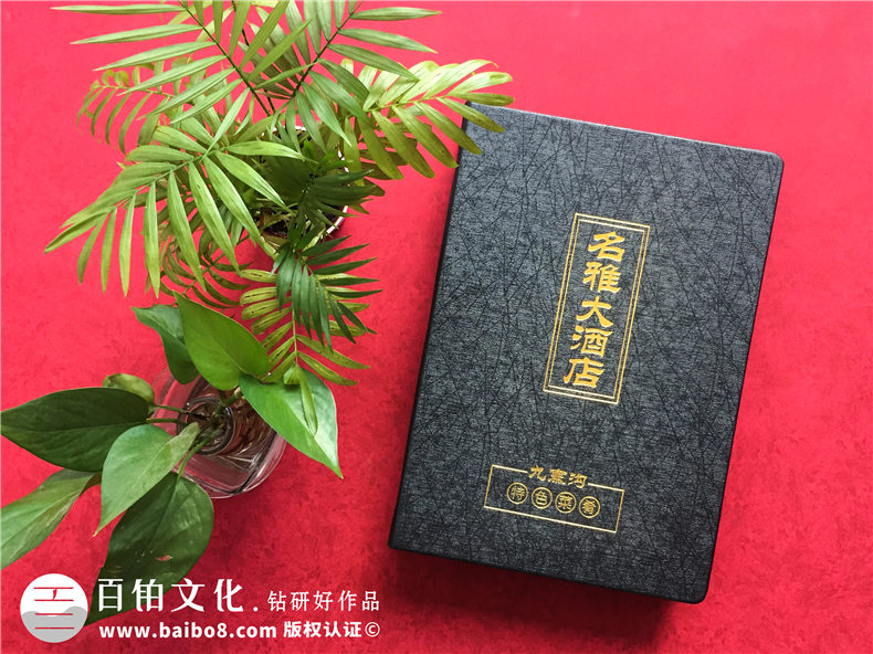 成都菜譜印刷廠制作的高檔皮面燙金菜譜冊-經(jīng)典酒店菜單設計案例!