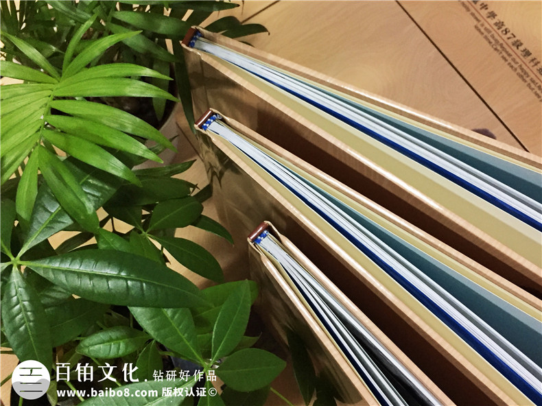 同學(xué)聚會紀(jì)念冊怎么做 老同學(xué)在聚首之后的美好回憶留戀！第2張-宣傳畫冊,紀(jì)念冊設(shè)計制作-價格費用,文案模板,印刷裝訂,尺寸大小