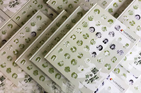 制作畢業(yè)紀(jì)念冊(cè) 查閱專業(yè)紀(jì)念冊(cè)設(shè)計(jì)公司的畢業(yè)紀(jì)念冊(cè)設(shè)計(jì)方案！