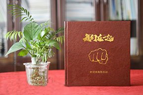 疫情紀(jì)念品：設(shè)計專業(yè)的紀(jì)念冊 抗擊疫情英雄事跡紀(jì)念冊怎么做？